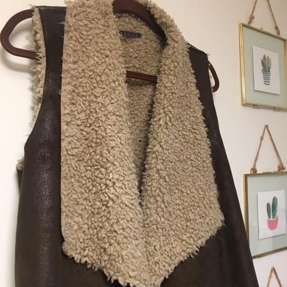 Velvet faux shearling vest - Picture 2 of 4